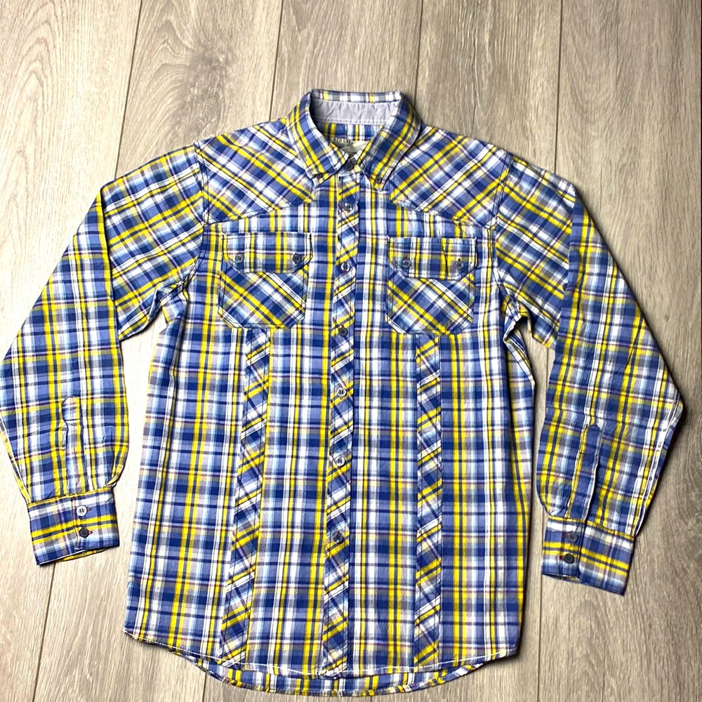 Men’s Medium western style Red Snap long sleeve